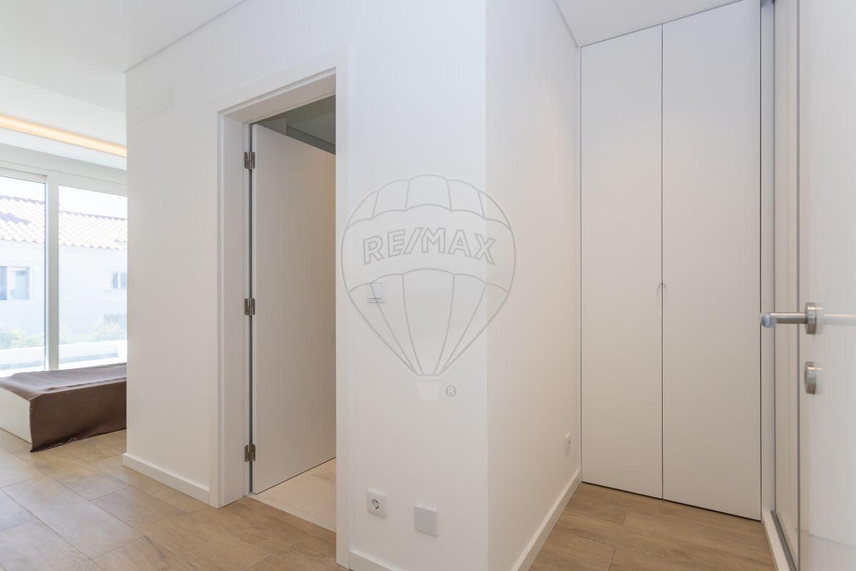 b751d4ad-a2a4-4e7e-98b5-e8db3f650849